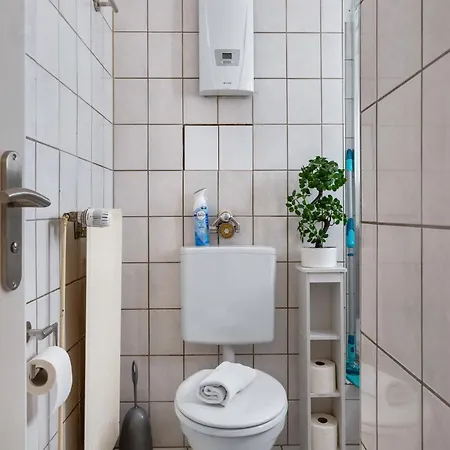 Federnest Living Messe Monteure Budget Einfache Komfortable 2 Personen Vollausstattung Wlan Tv 55 Zoll Netflix Hochwertige Kueche Und Bad * Duisburg