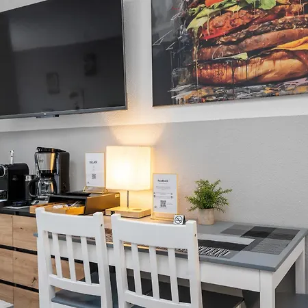 Federnest Living Messe Monteure Budget Einfache Komfortable 2 Personen Vollausstattung Wlan Tv 55 Zoll Netflix Hochwertige Kueche Und Bad Apartment